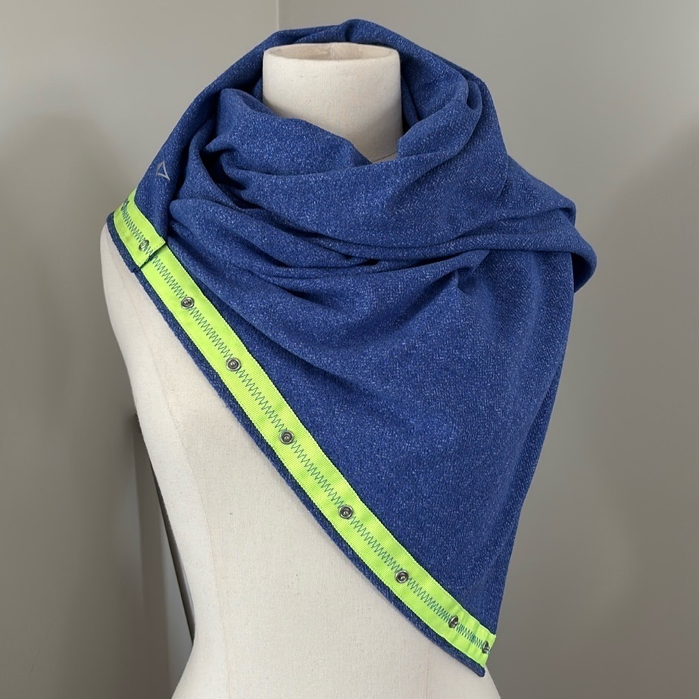 Ivivva Village Chill Scarf - Blue and Lime Green